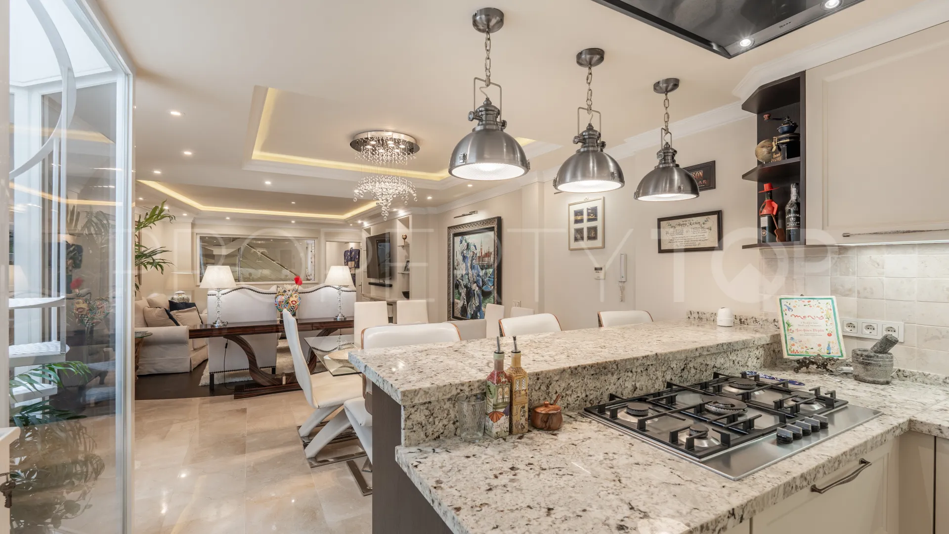 Comprar adosado con 4 dormitorios en Marbella Ciudad