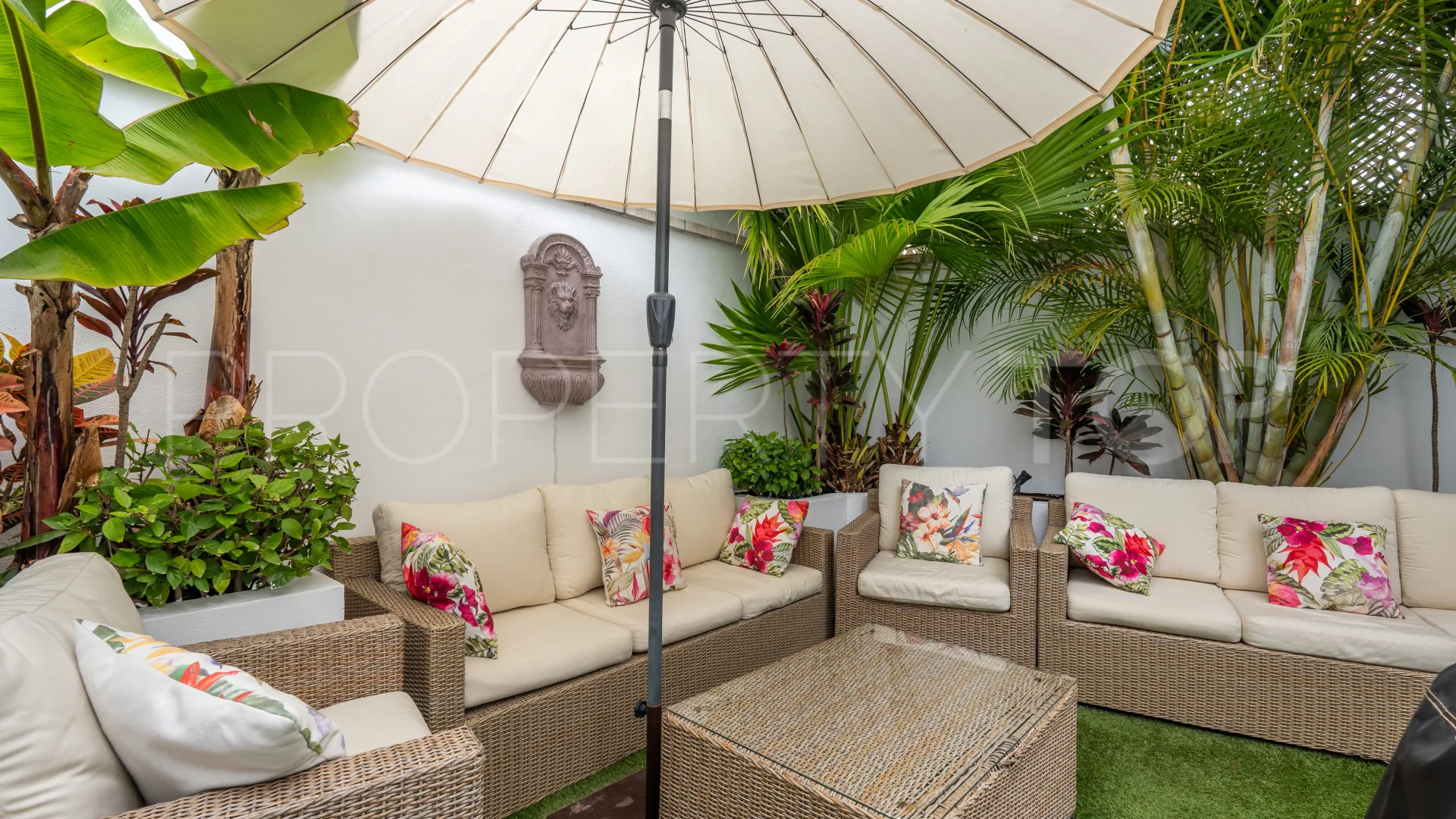 Comprar adosado con 4 dormitorios en Marbella Ciudad