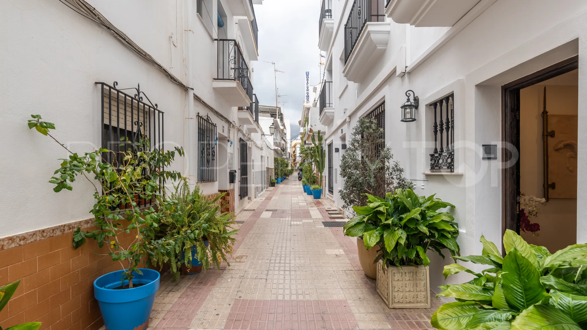 Comprar adosado con 4 dormitorios en Marbella Ciudad