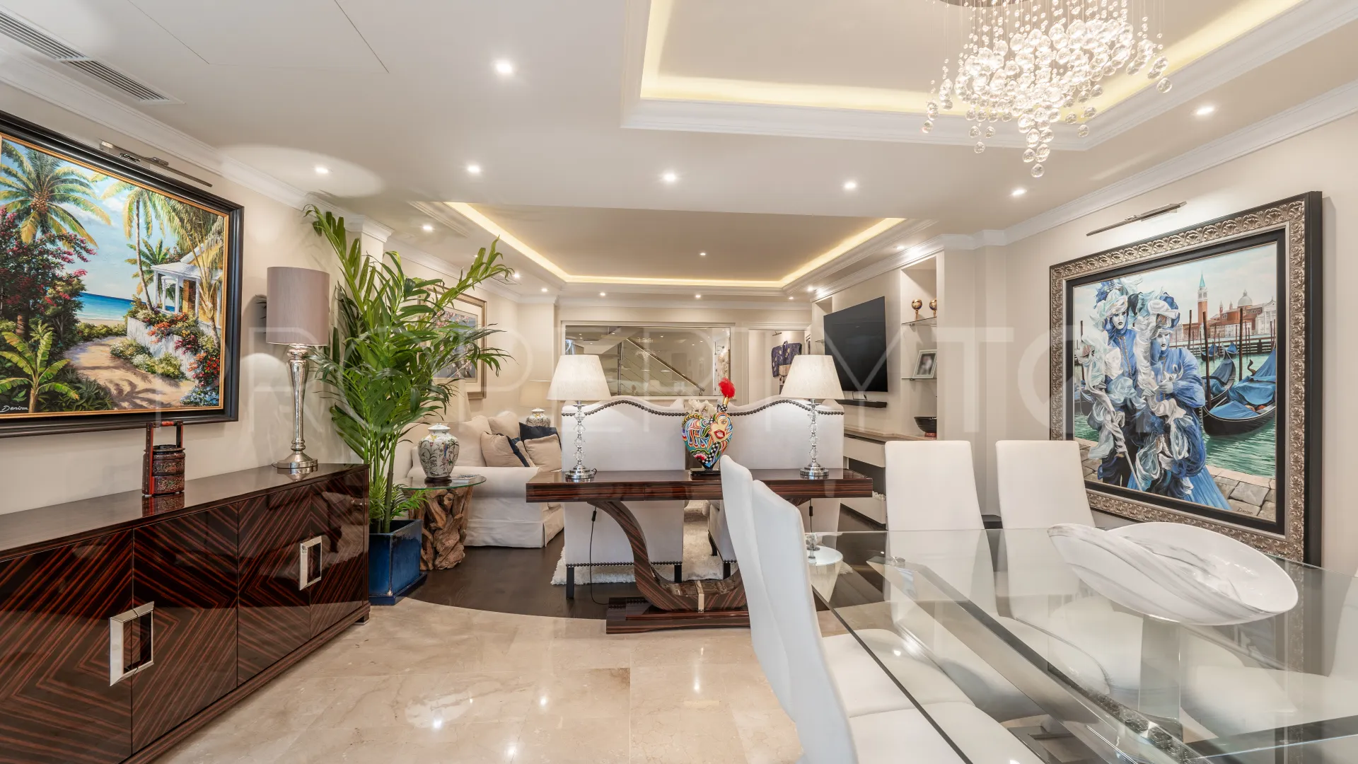 Comprar adosado con 4 dormitorios en Marbella Ciudad