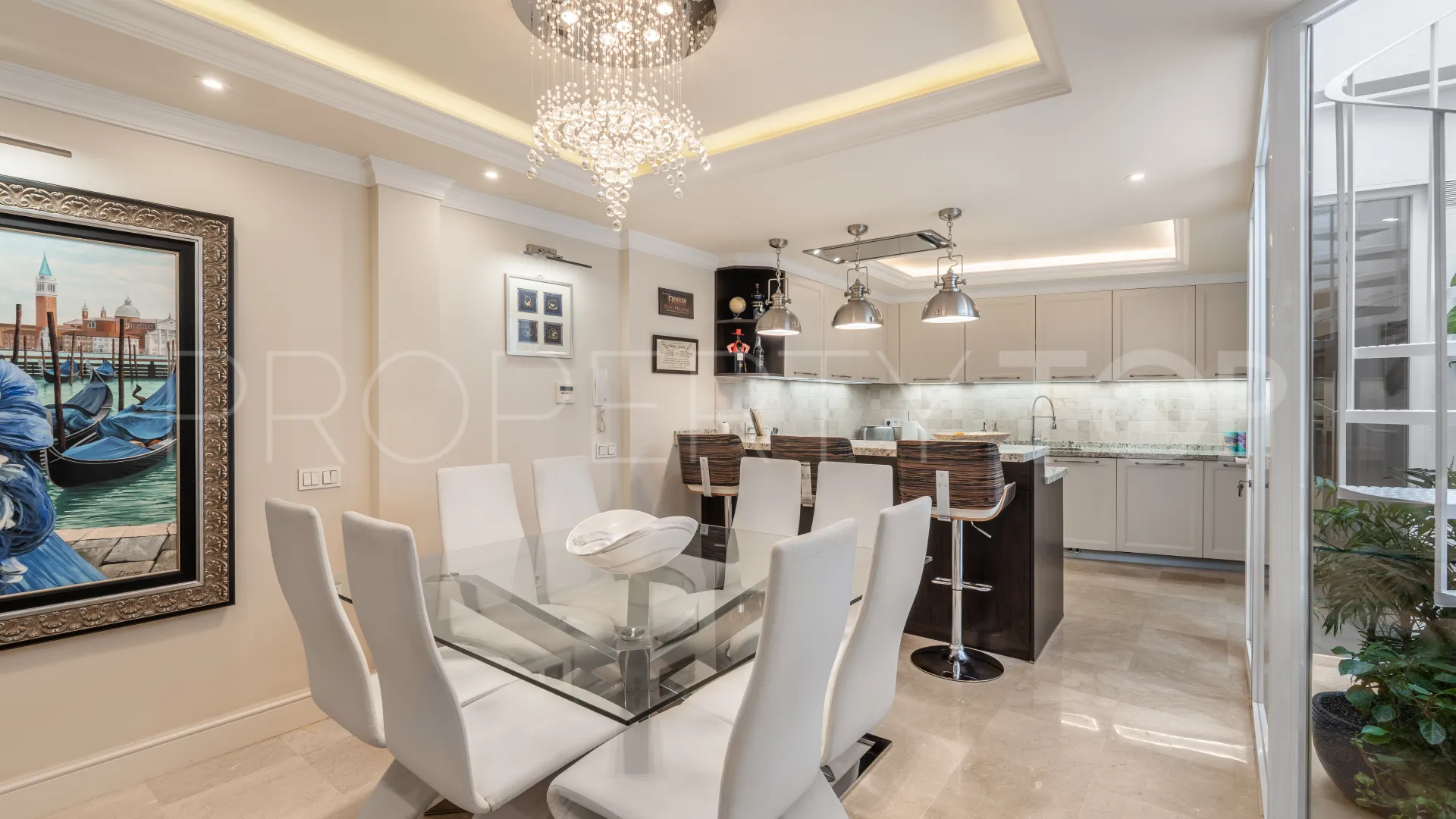 Comprar adosado con 4 dormitorios en Marbella Ciudad