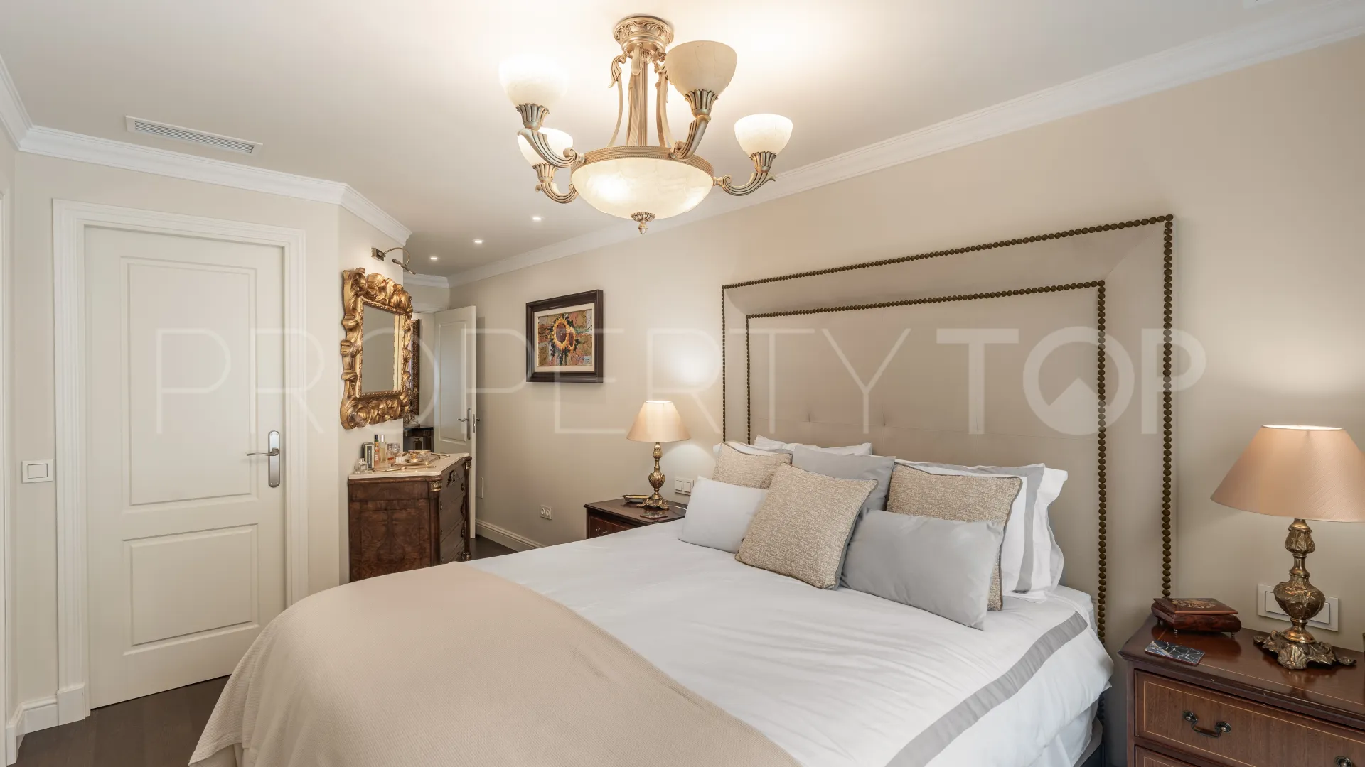 Comprar adosado con 4 dormitorios en Marbella Ciudad