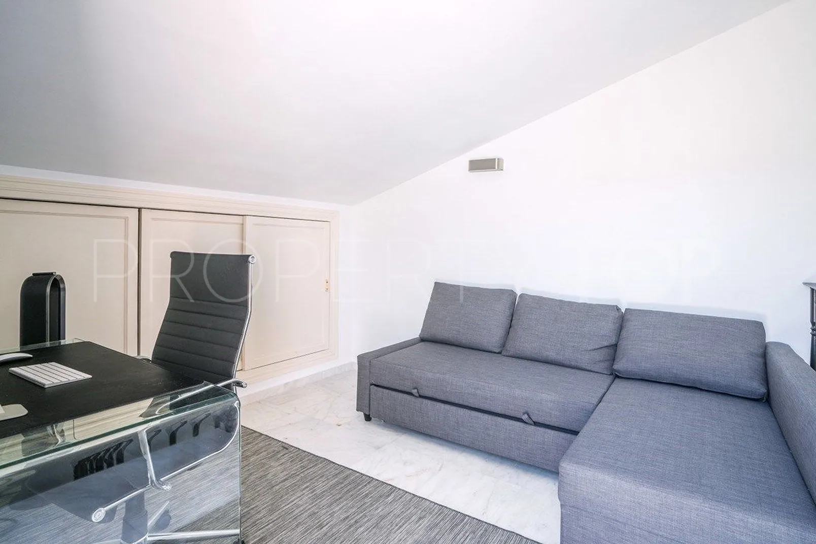Marbella Golden Mile, villa pareada de 4 dormitorios en venta