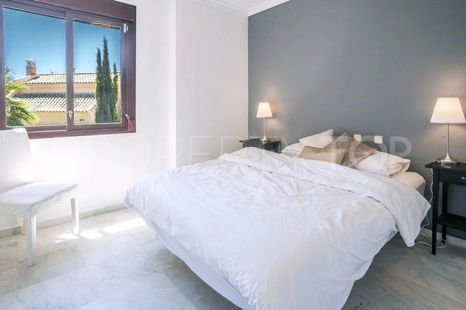 Marbella Golden Mile, villa pareada de 4 dormitorios en venta