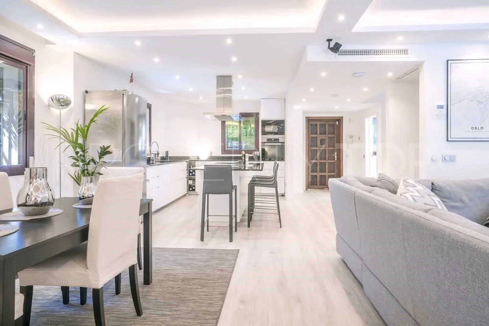 Marbella Golden Mile, villa pareada de 4 dormitorios en venta
