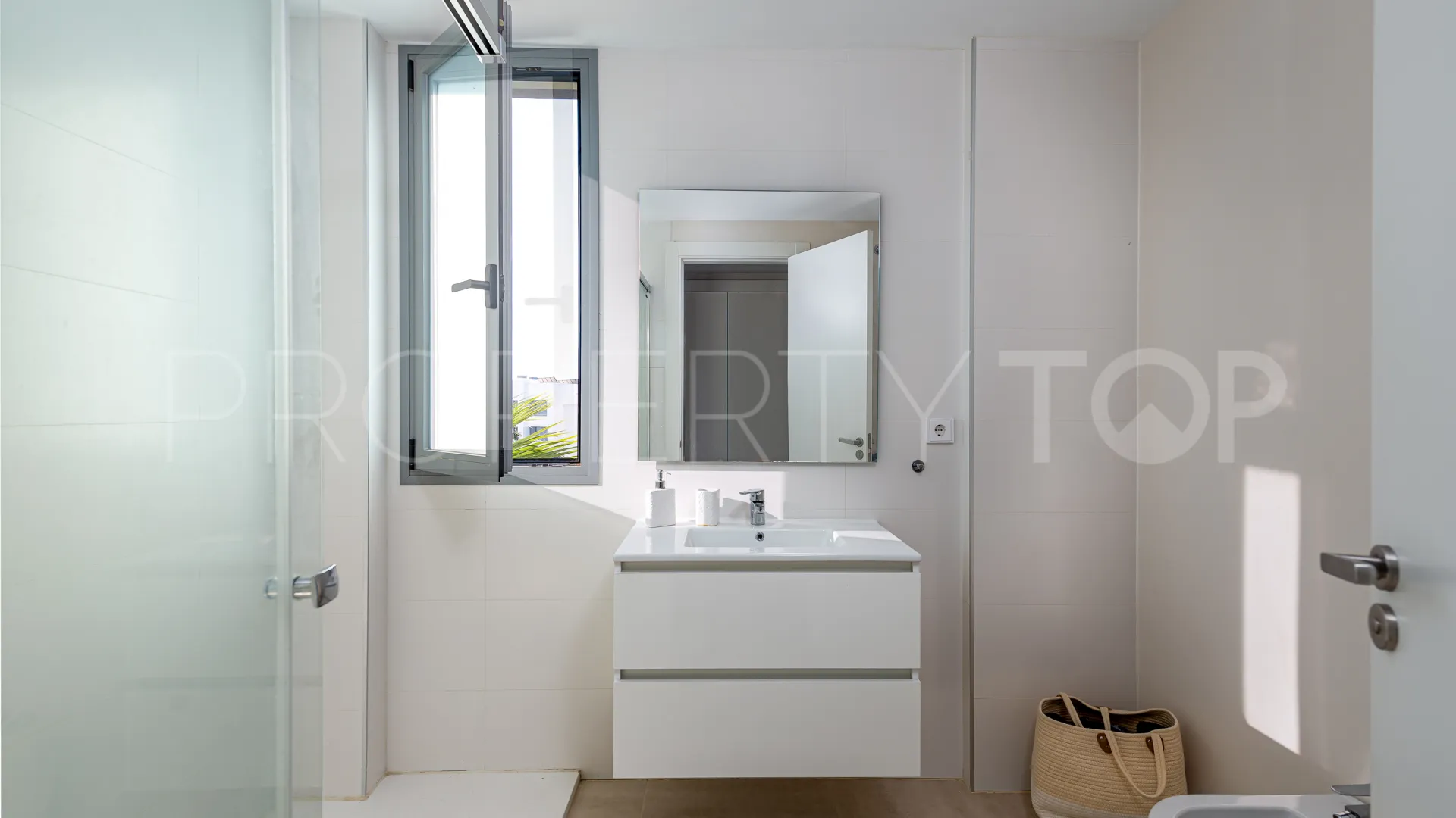 Apartment for sale in Estepona with 2 bedrooms