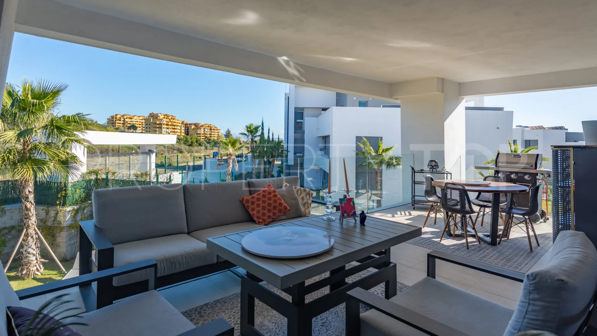 Apartment for sale in Estepona with 2 bedrooms