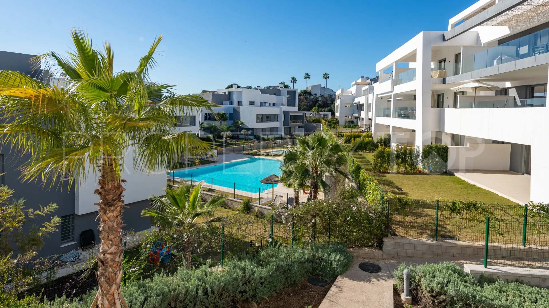 Apartment for sale in Estepona with 2 bedrooms