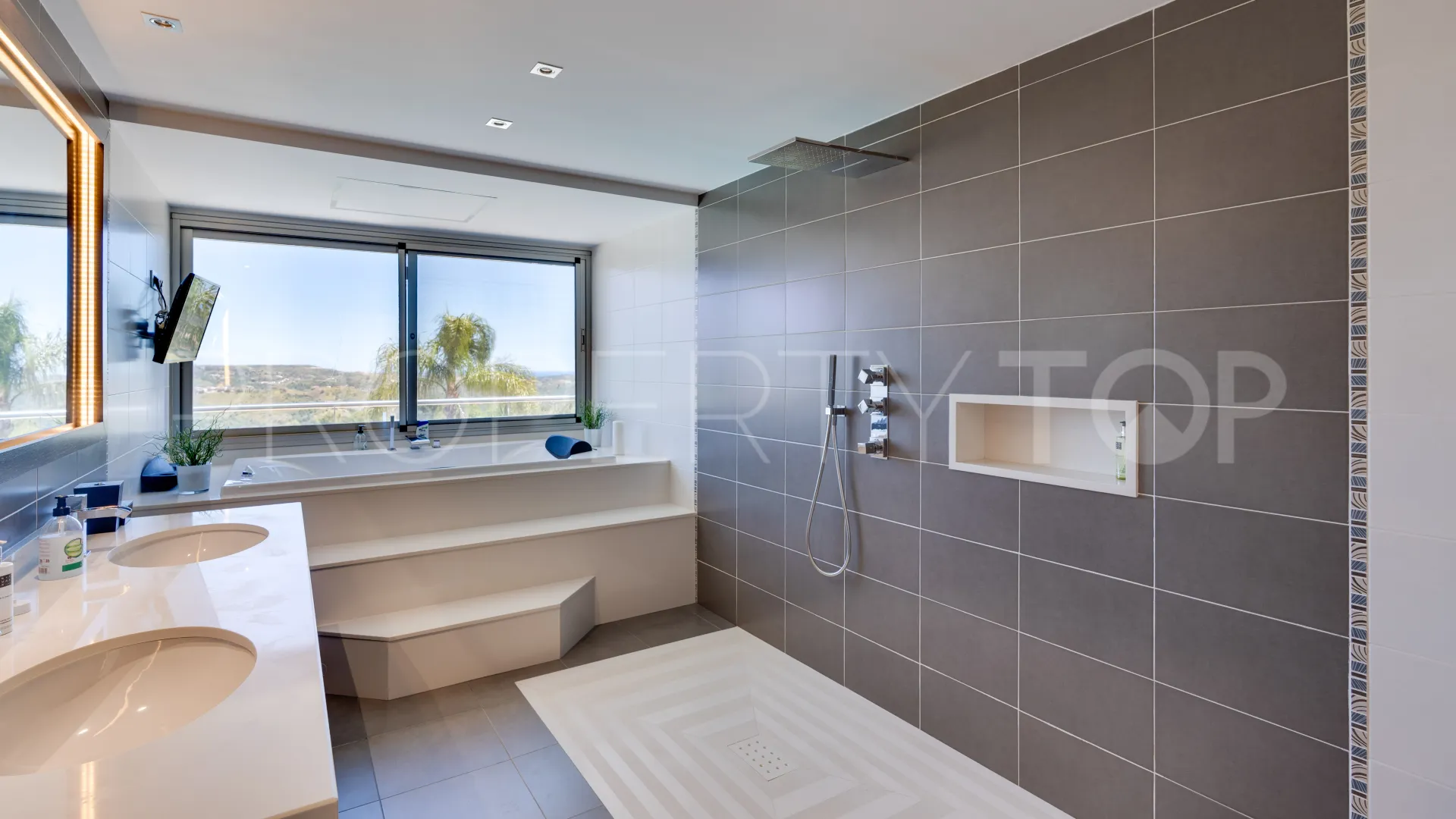 Se vende villa de 4 dormitorios en Calanova Golf