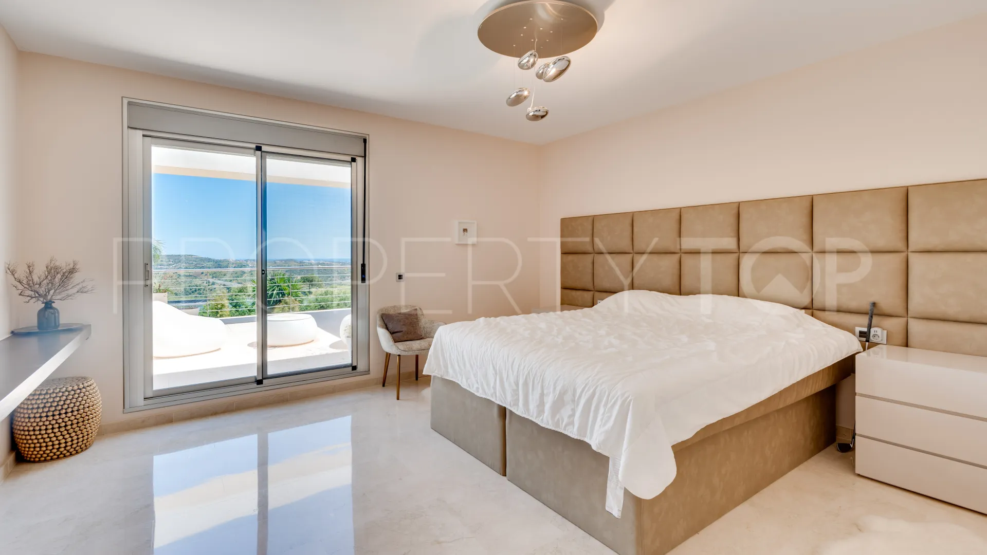 Se vende villa de 4 dormitorios en Calanova Golf