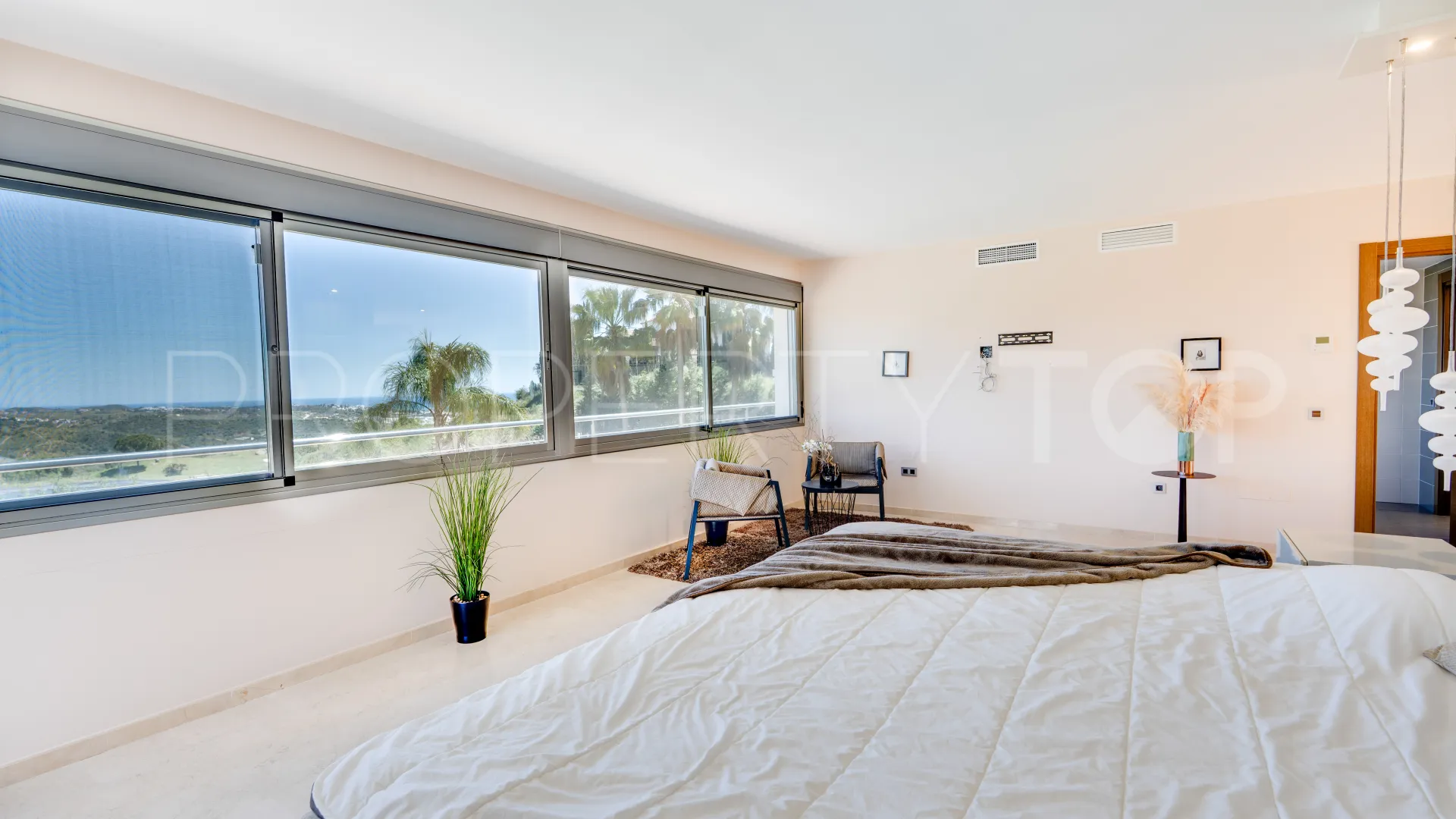 Se vende villa de 4 dormitorios en Calanova Golf