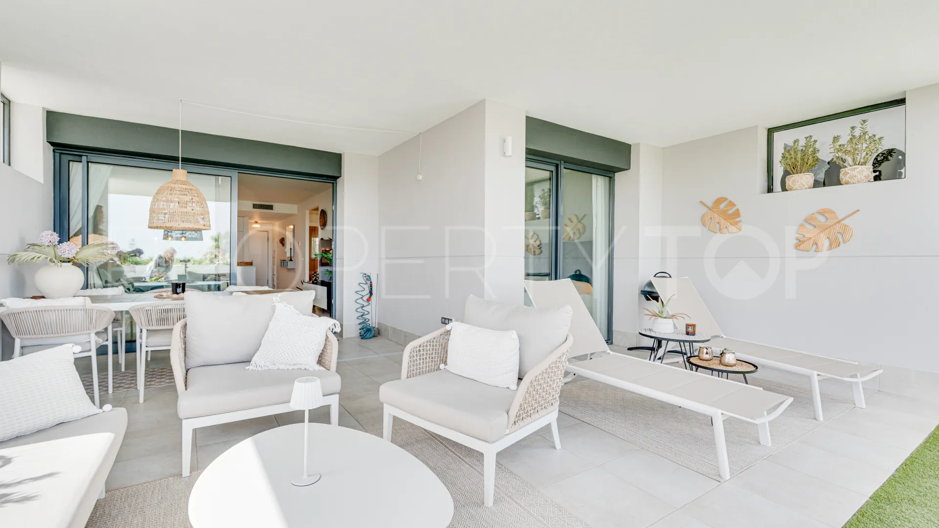 Apartamento planta baja de 2 dormitorios en venta en Princesa Kristina