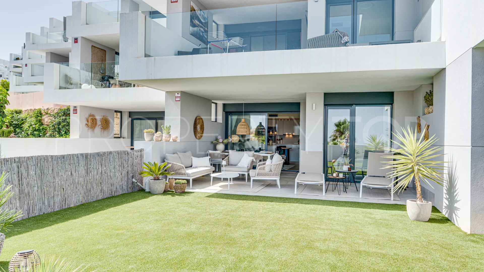 Apartamento planta baja de 2 dormitorios en venta en Princesa Kristina