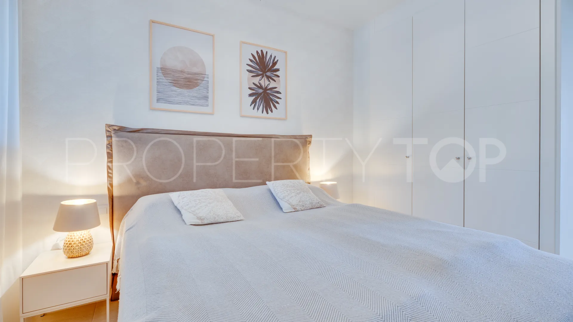 Apartamento planta baja de 2 dormitorios en venta en Princesa Kristina