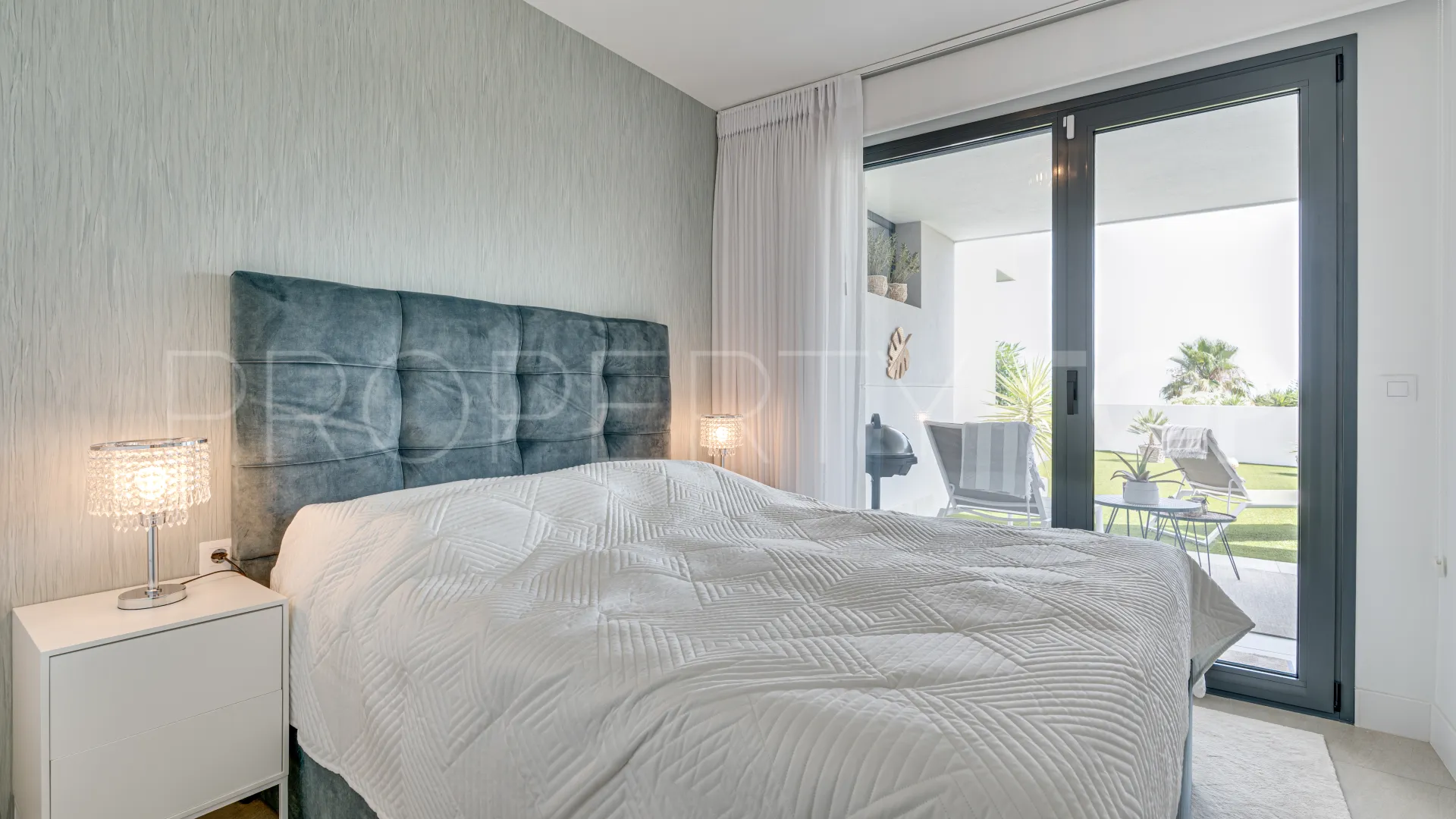 Apartamento planta baja de 2 dormitorios en venta en Princesa Kristina