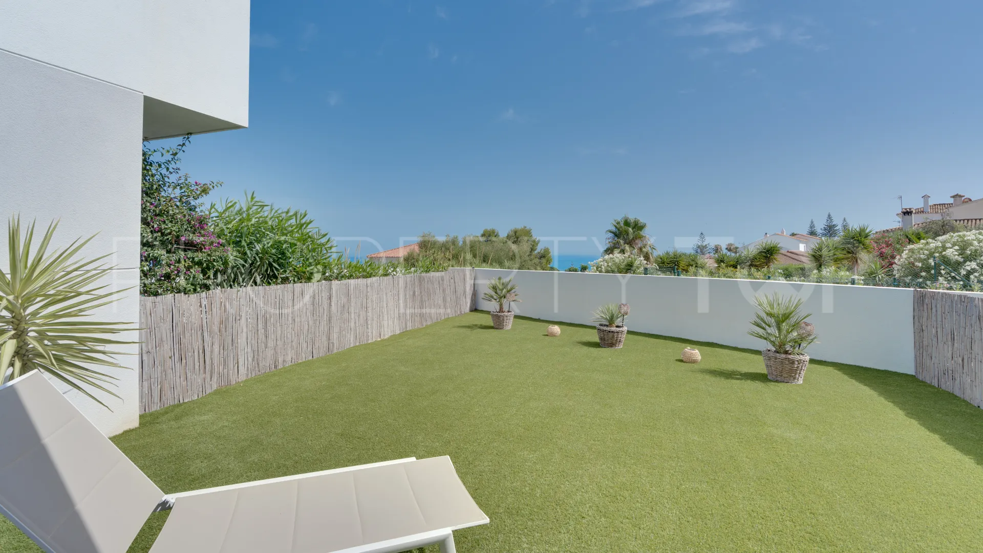 Apartamento planta baja de 2 dormitorios en venta en Princesa Kristina