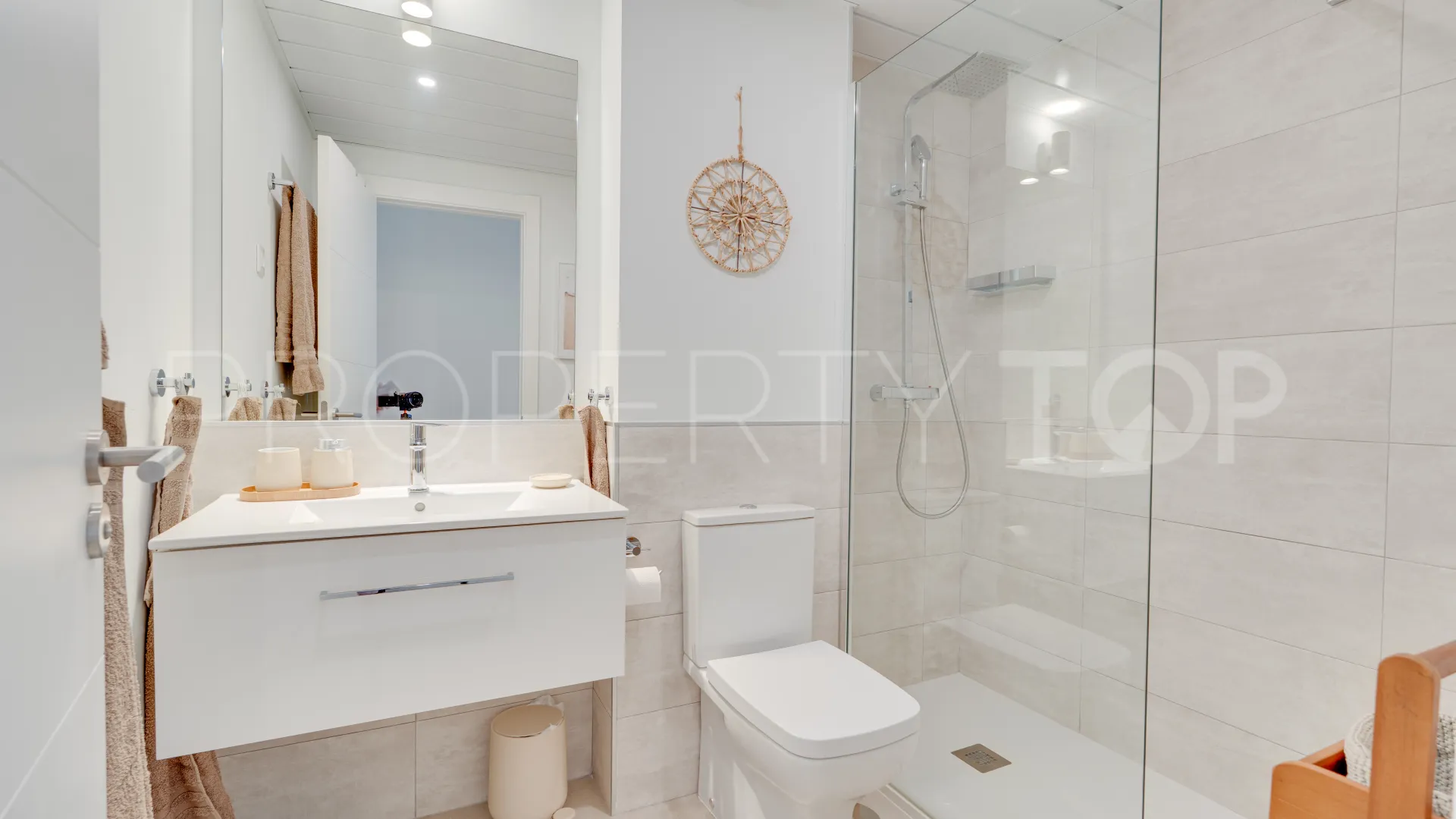 Apartamento planta baja de 2 dormitorios en venta en Princesa Kristina