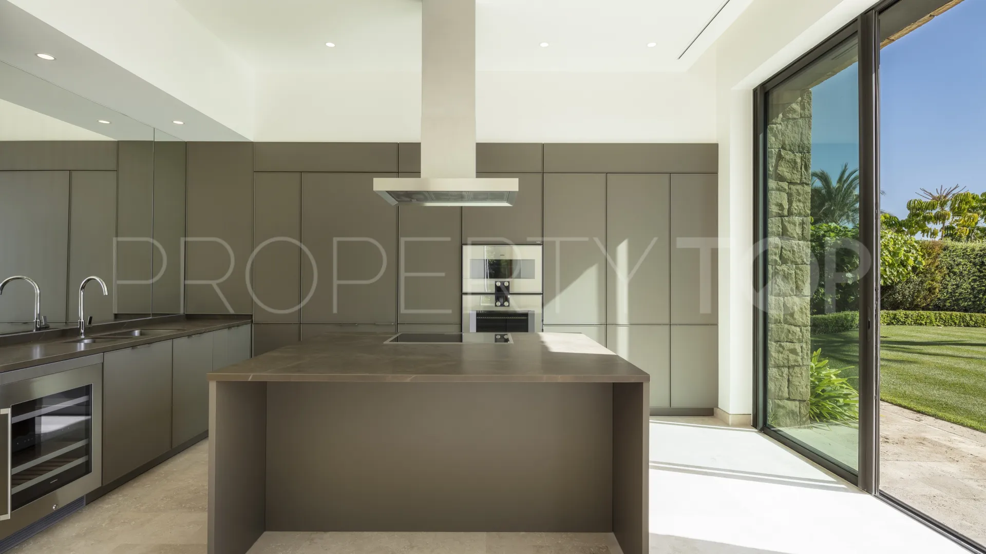 Villa for sale in Casares