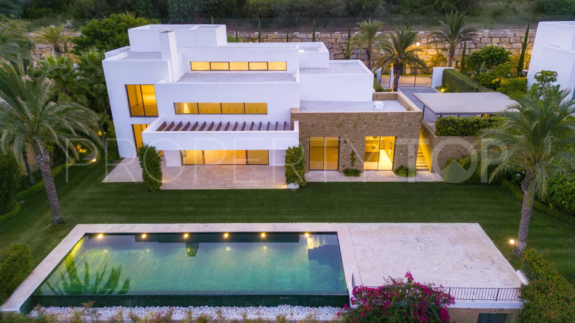 Villa for sale in Casares