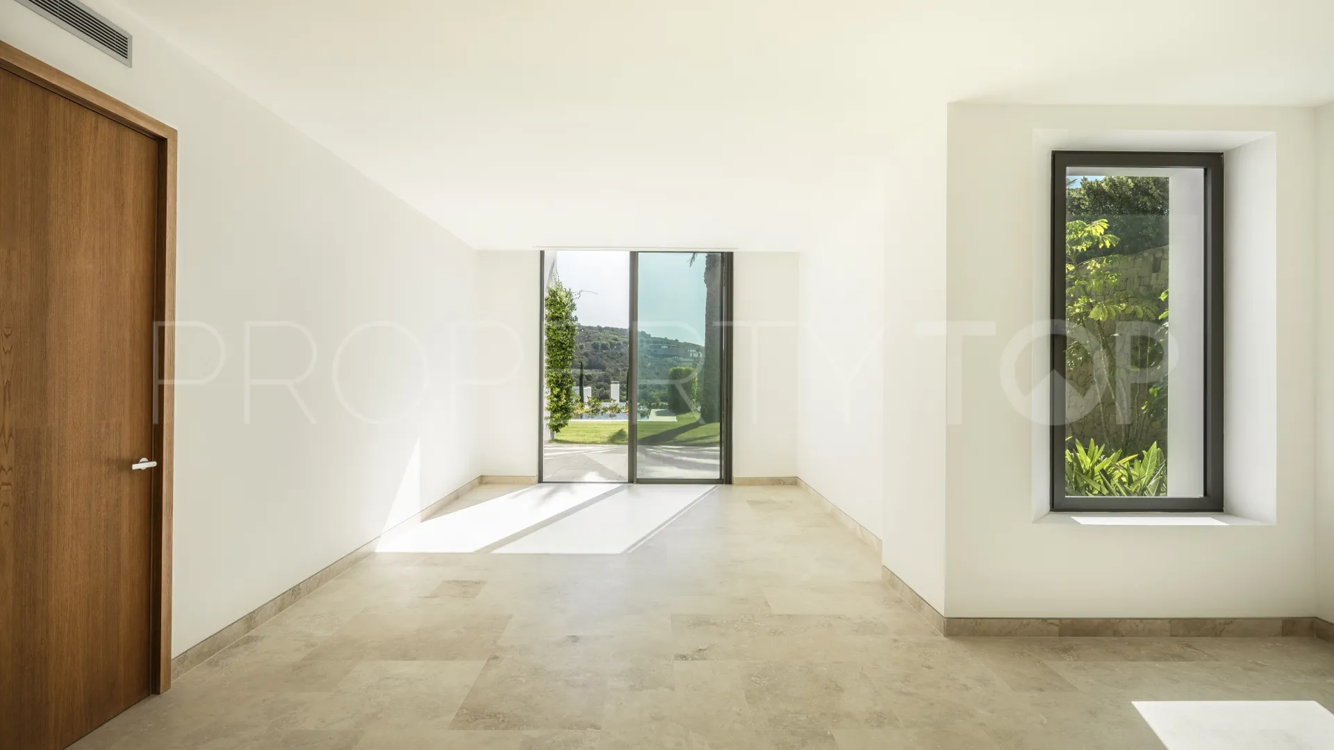 Villa for sale in Casares