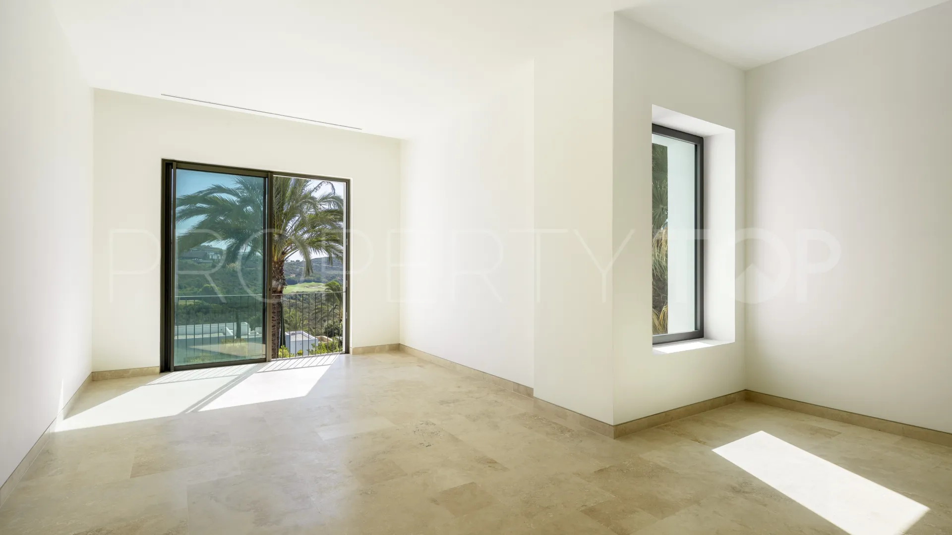 Villa for sale in Casares