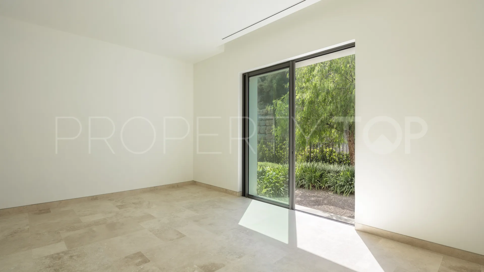 Villa for sale in Casares