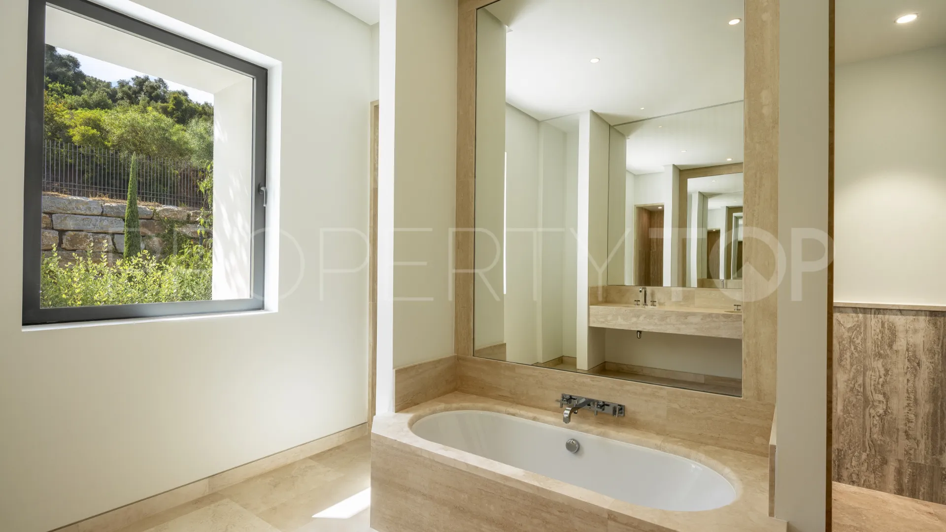 Villa for sale in Casares