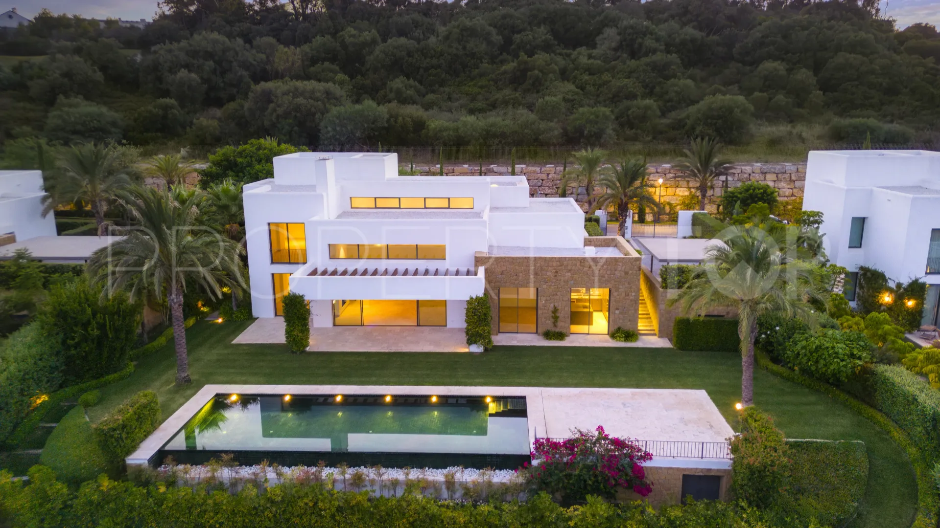 Villa for sale in Casares