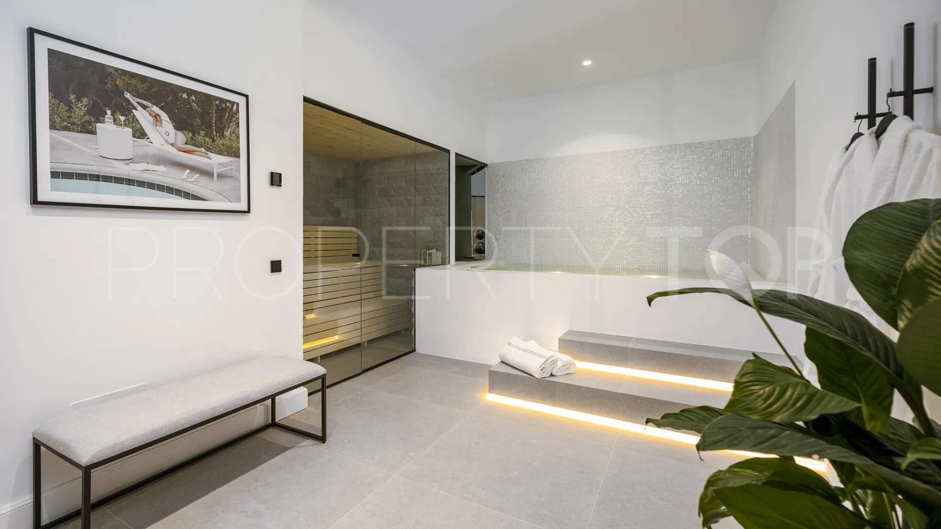 8 bedrooms villa for sale in Los Flamingos