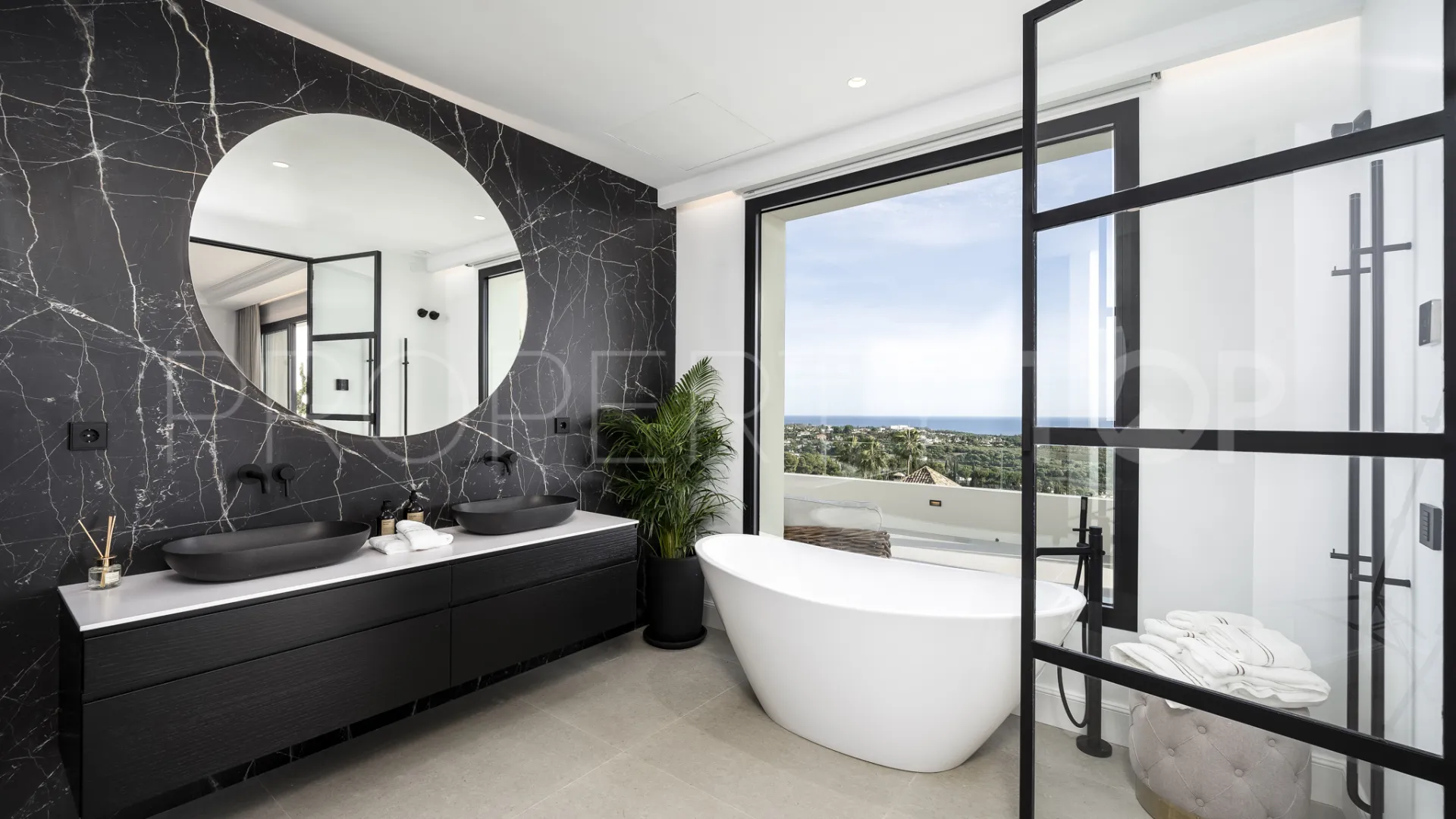 8 bedrooms villa for sale in Los Flamingos