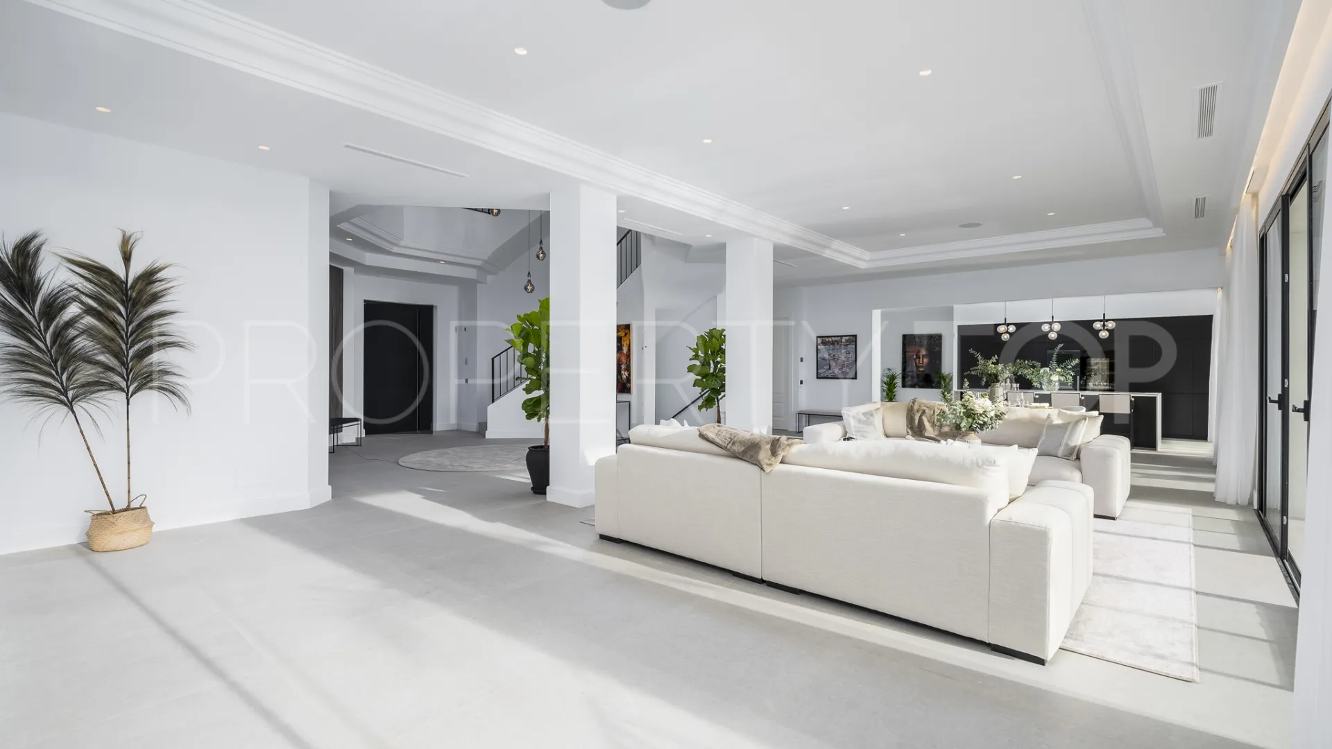8 bedrooms villa for sale in Los Flamingos
