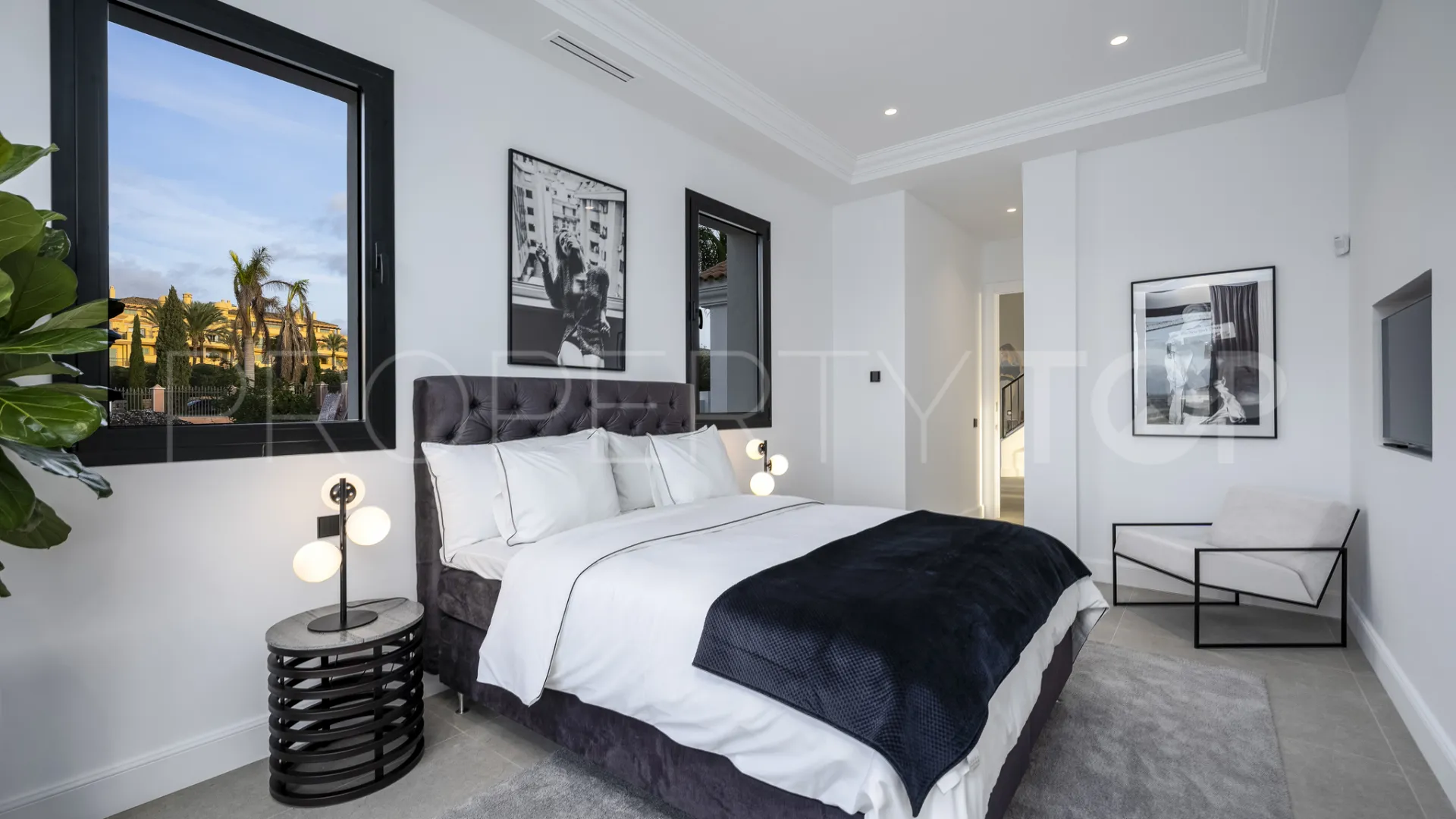 8 bedrooms villa for sale in Los Flamingos