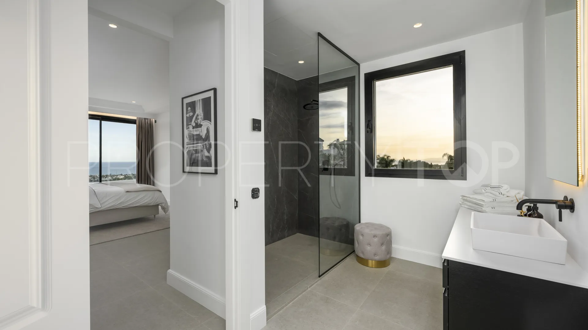 8 bedrooms villa for sale in Los Flamingos