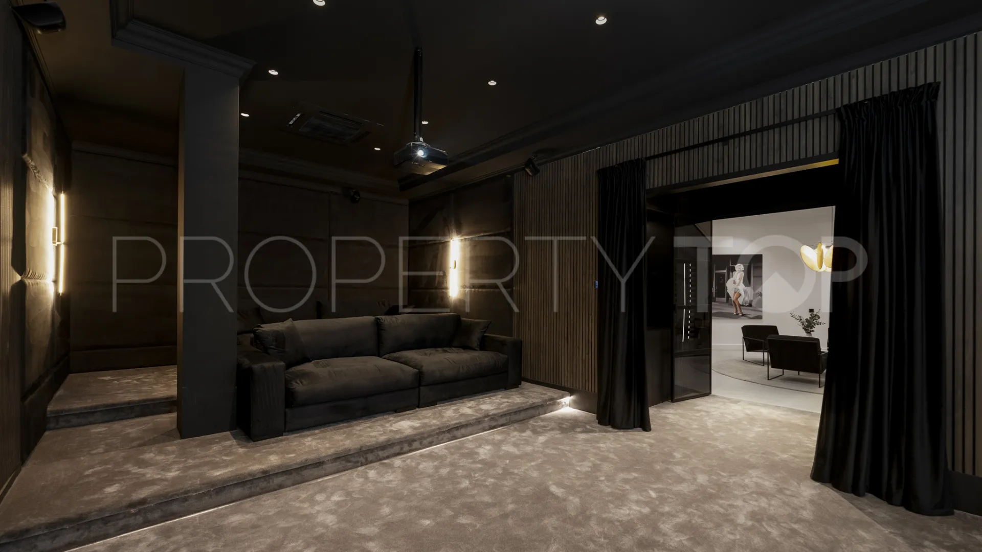 8 bedrooms villa for sale in Los Flamingos