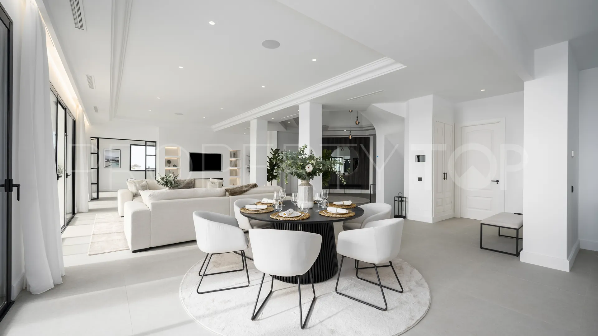 8 bedrooms villa for sale in Los Flamingos