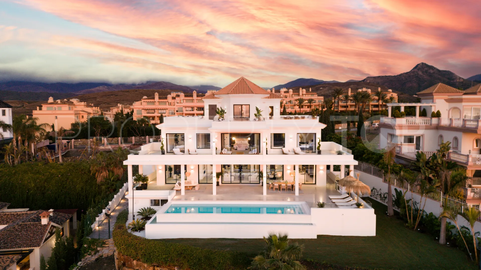 8 bedrooms villa for sale in Los Flamingos