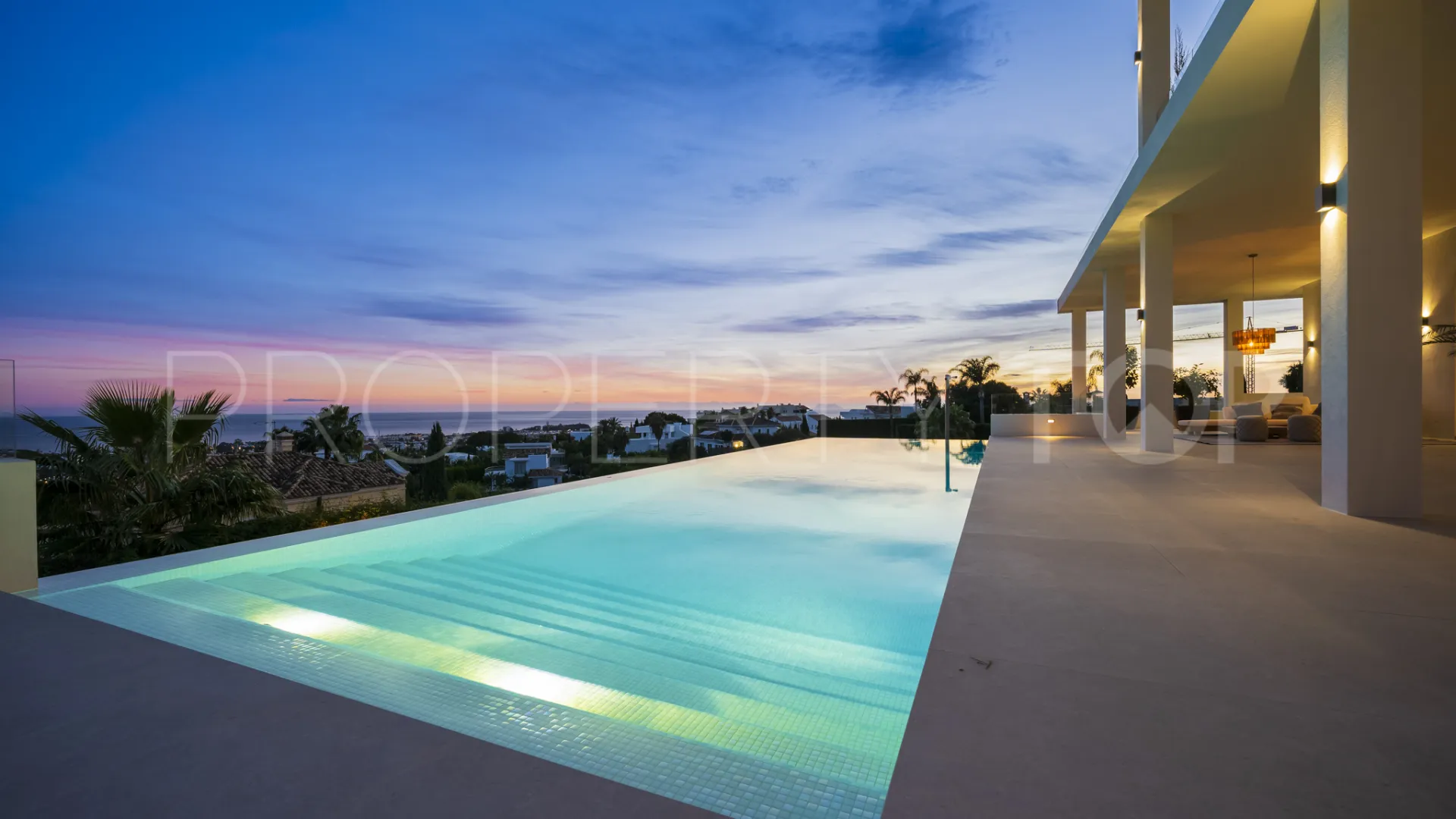 8 bedrooms villa for sale in Los Flamingos