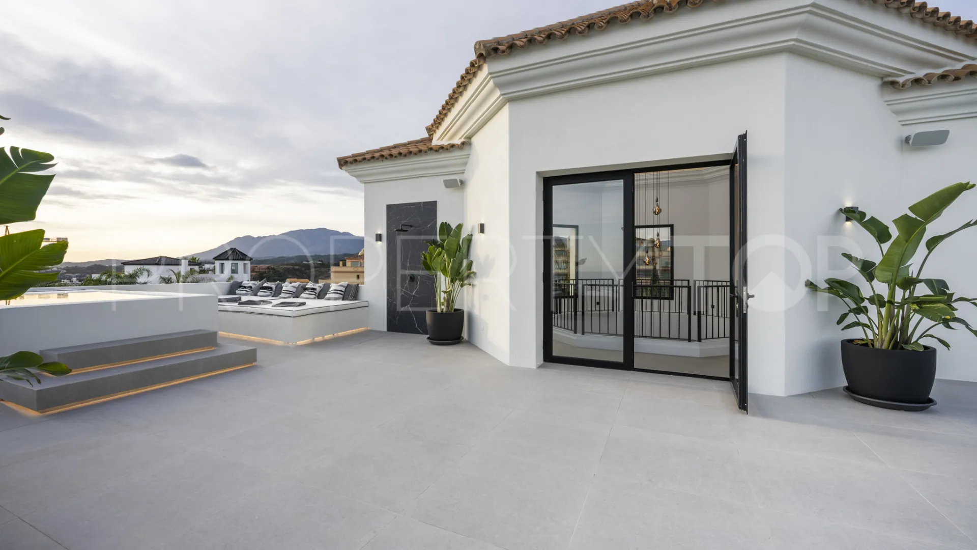 8 bedrooms villa for sale in Los Flamingos
