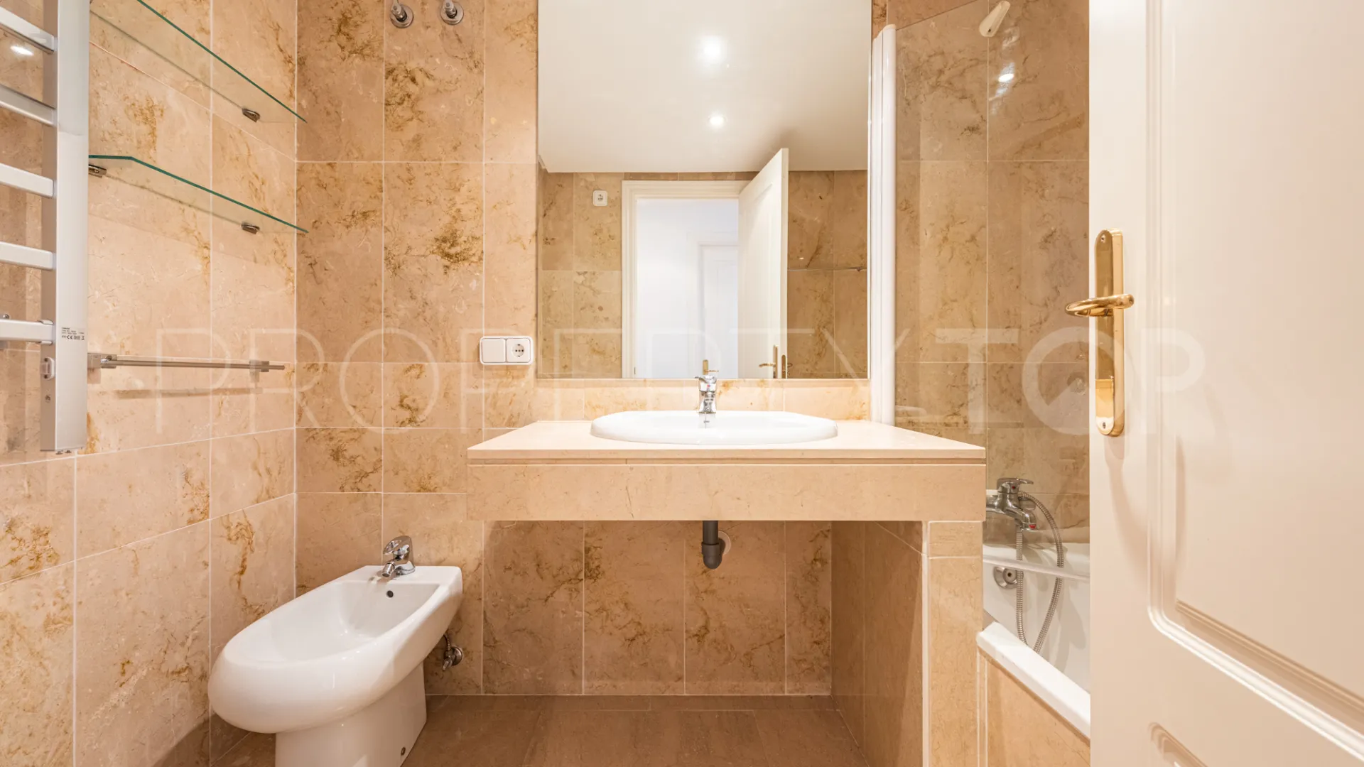 Coto Real apartment for sale
