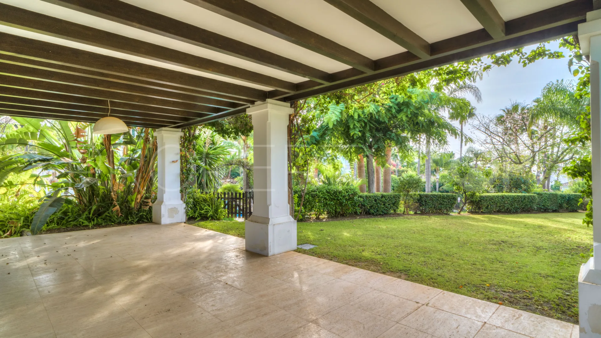 Villa en venta de 4 dormitorios en Marbella Golden Mile