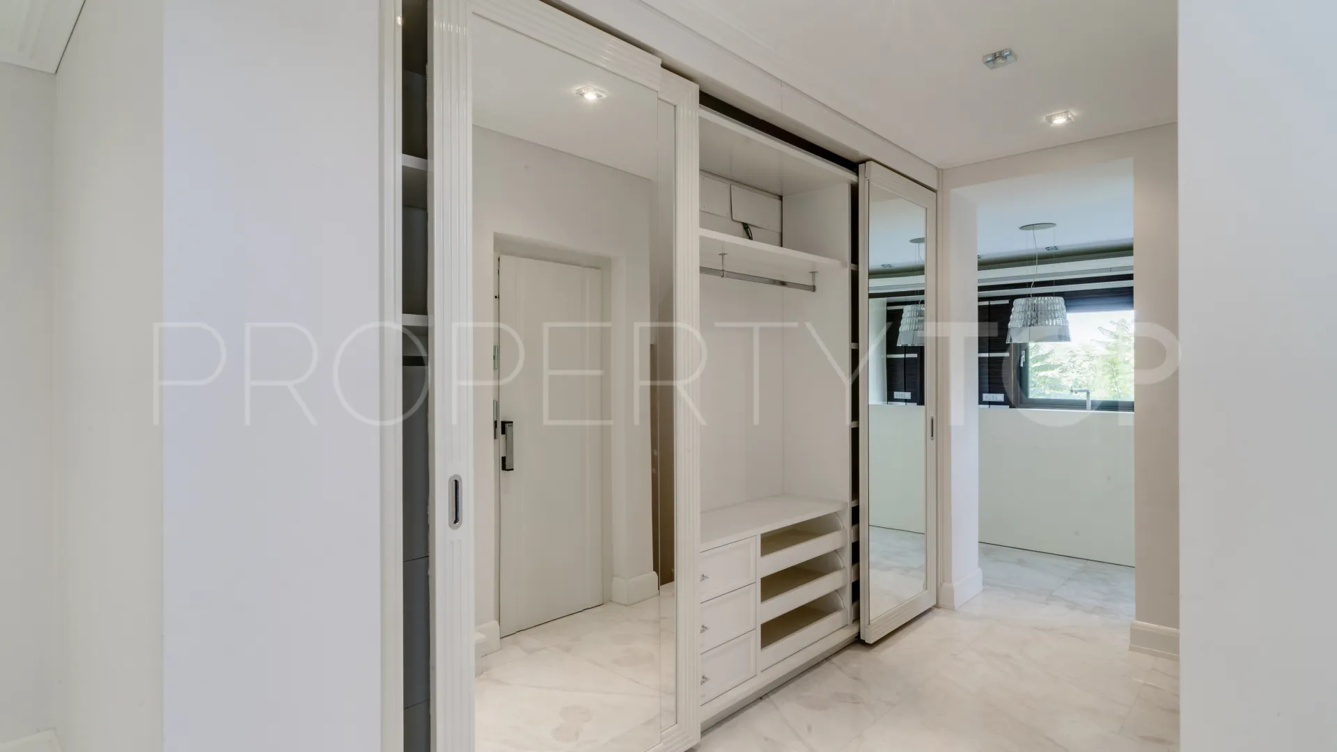 Villa en venta de 4 dormitorios en Marbella Golden Mile