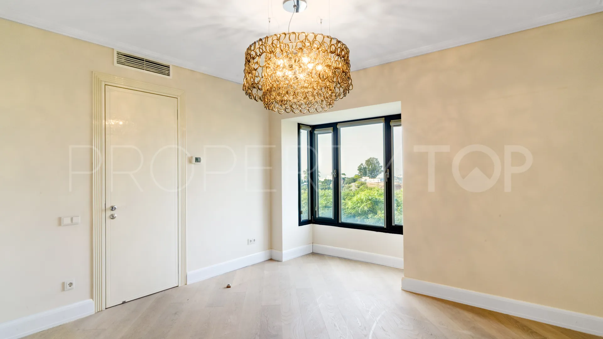 Villa en venta de 4 dormitorios en Marbella Golden Mile
