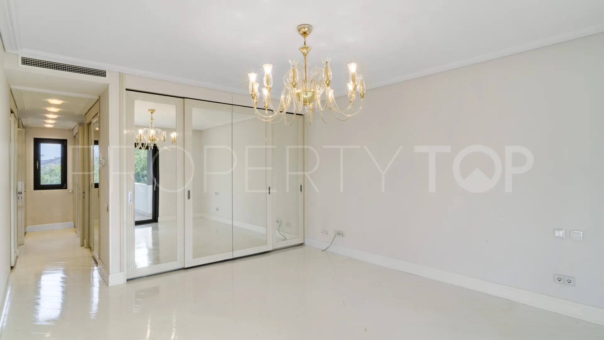Villa en venta de 4 dormitorios en Marbella Golden Mile