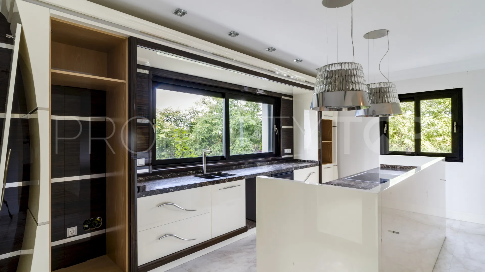 Villa en venta de 4 dormitorios en Marbella Golden Mile