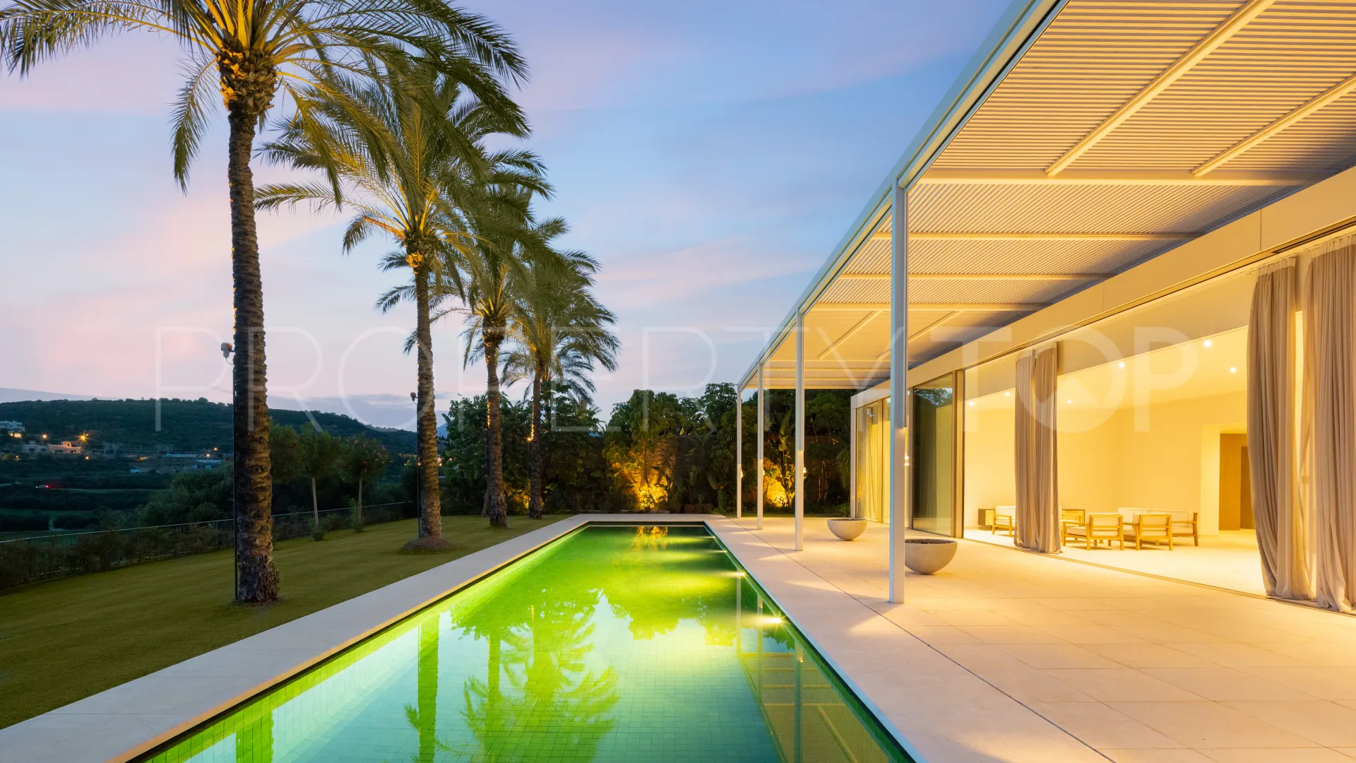 Se vende villa en Casares de 4 dormitorios