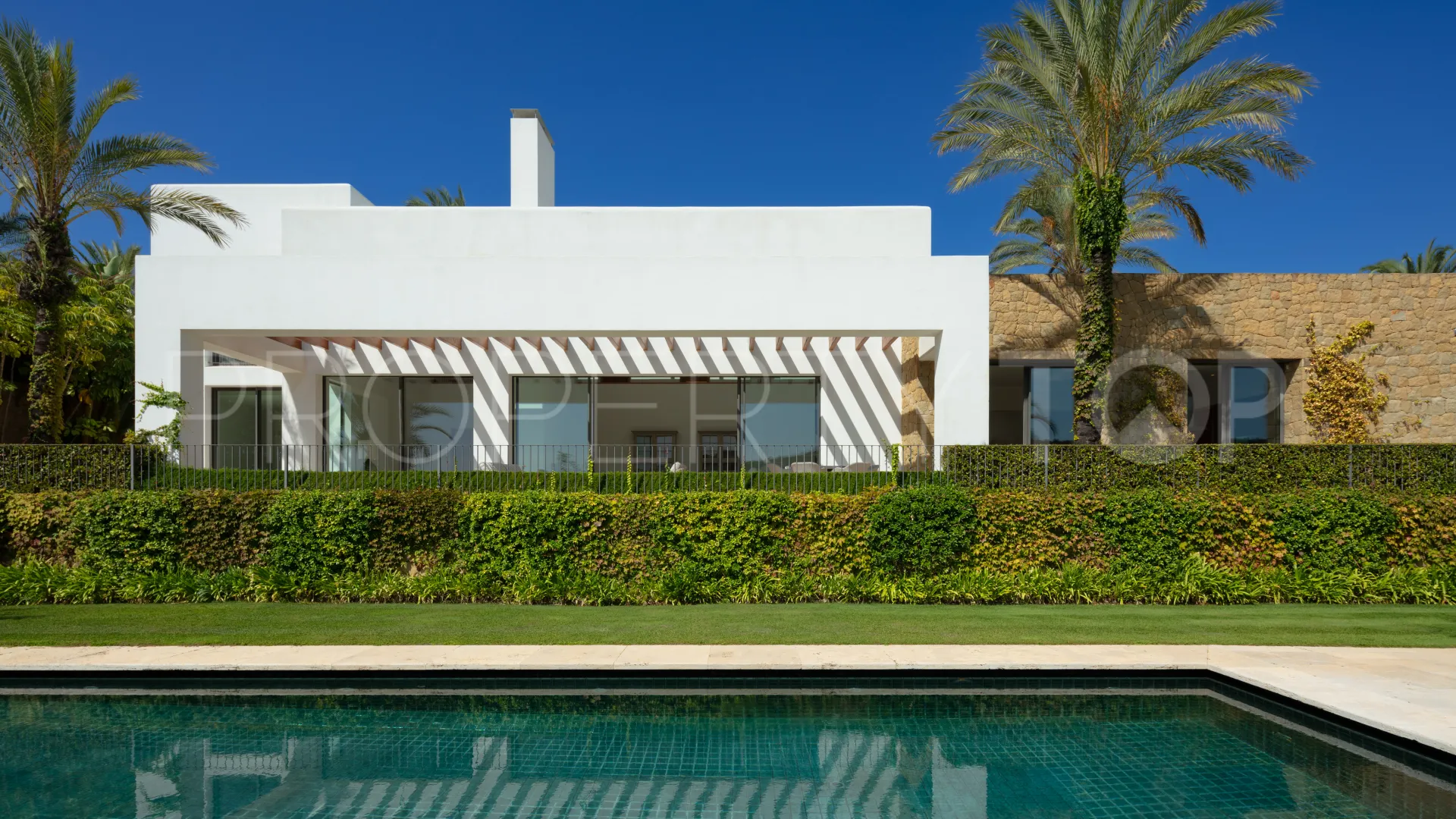 Se vende villa con 6 dormitorios en Casares