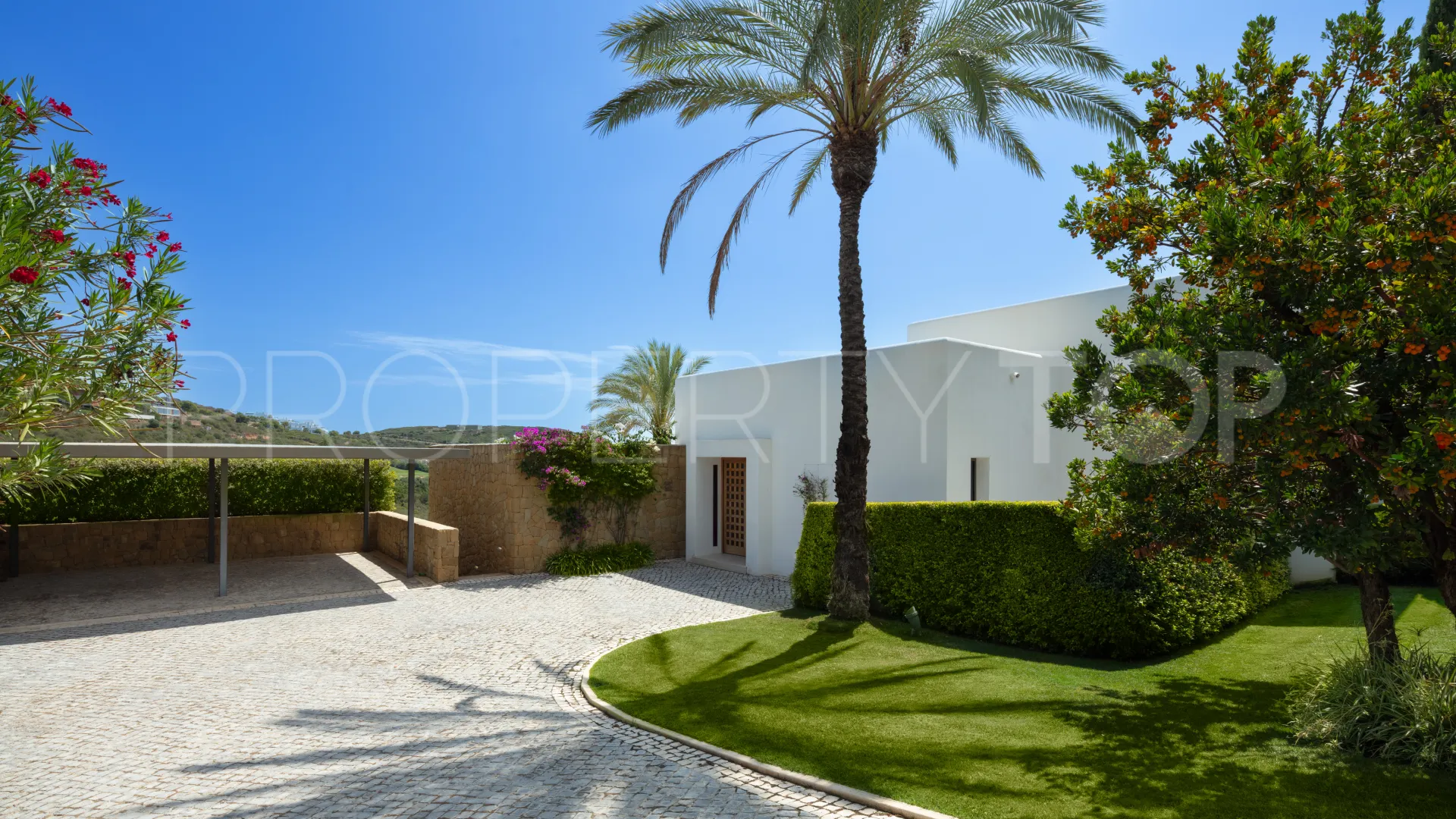 Se vende villa con 6 dormitorios en Casares