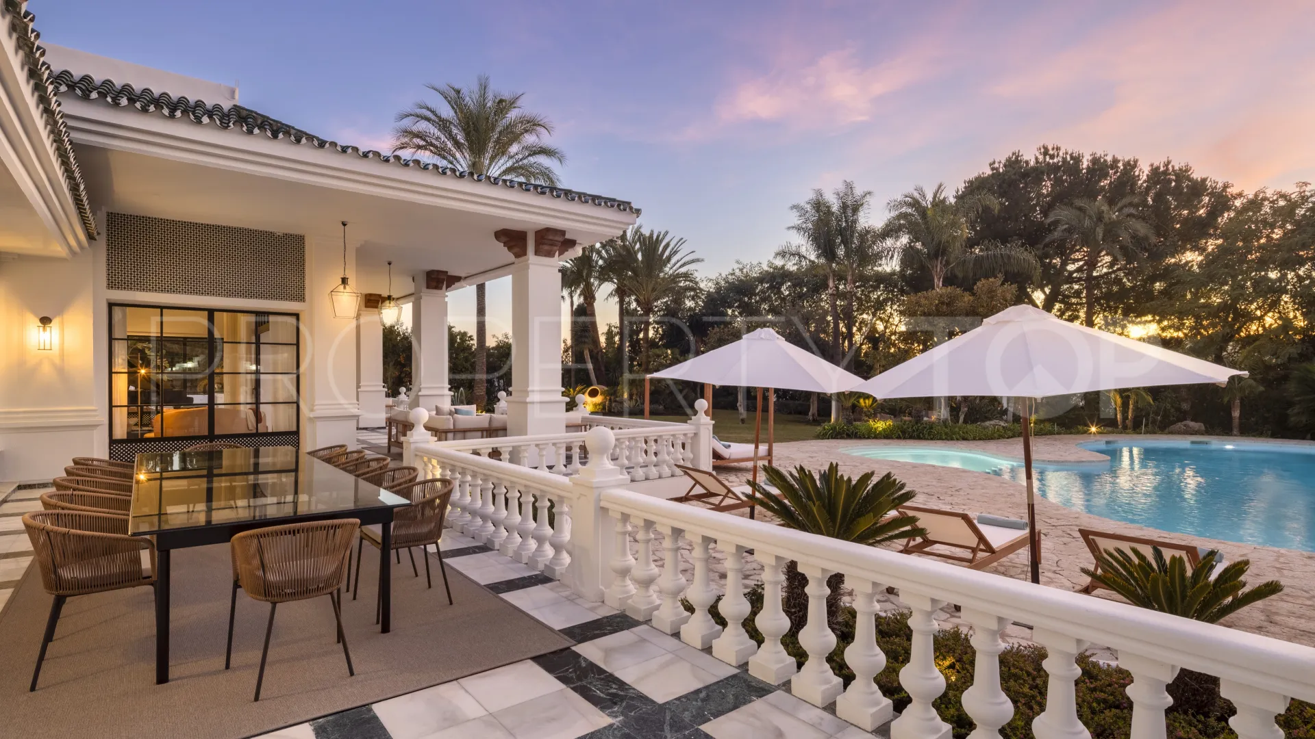 Villa for sale in Nueva Andalucia with 12 bedrooms