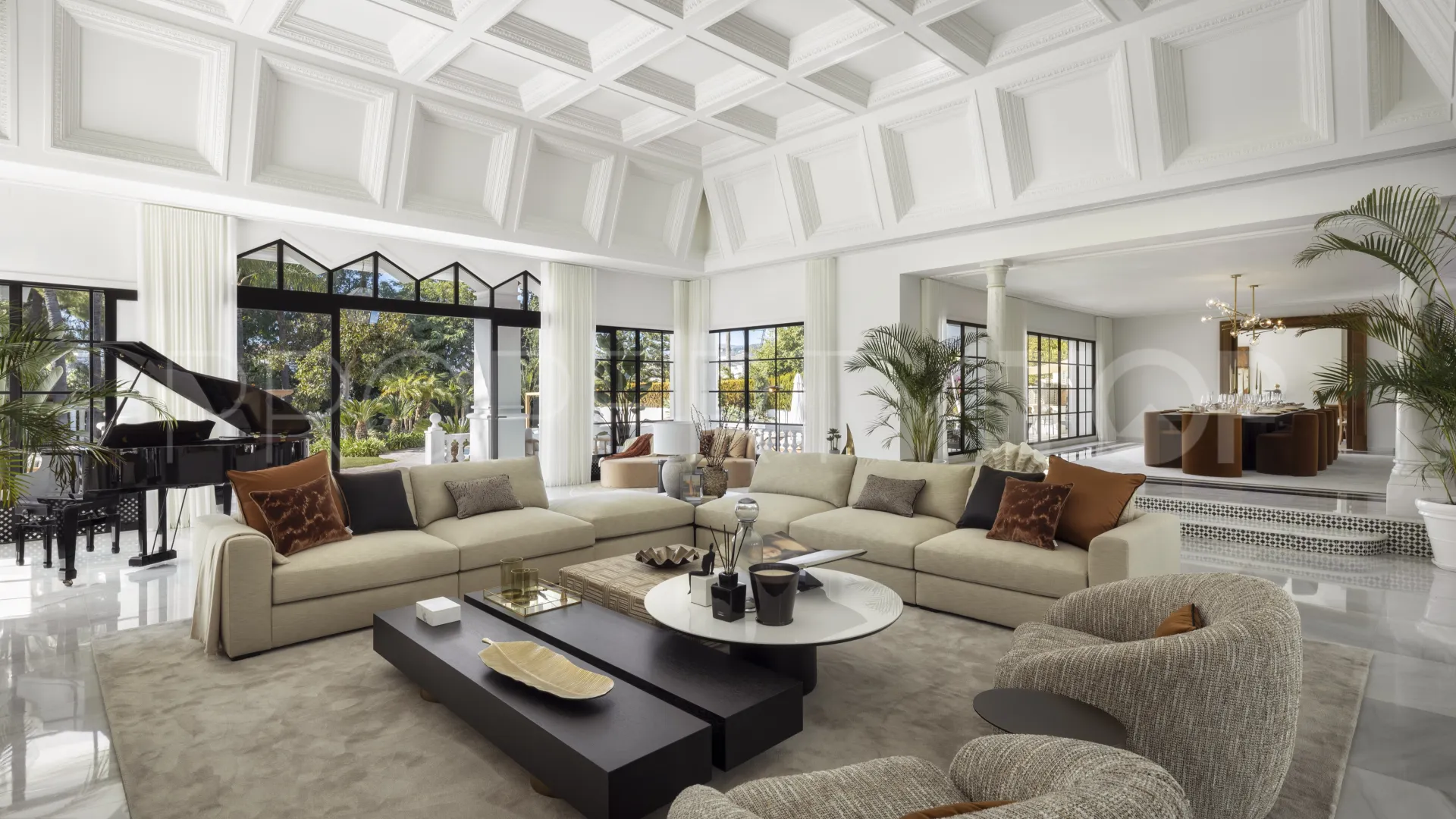 Villa for sale in Nueva Andalucia with 12 bedrooms