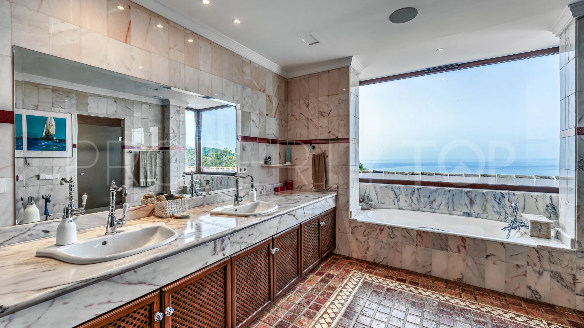 For sale finca in Marbella East with 7 bedrooms